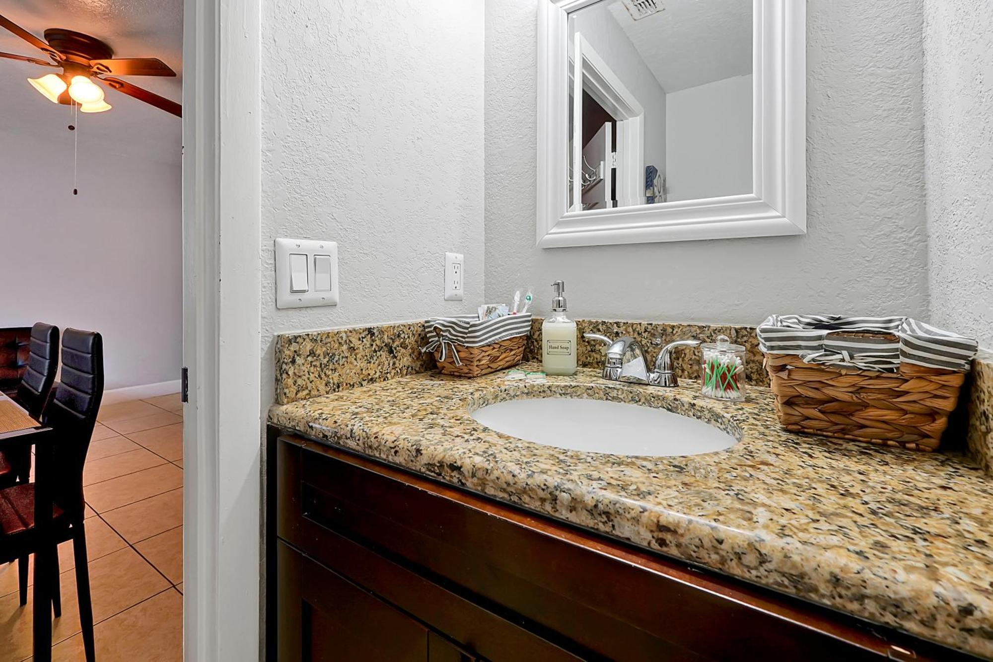 Comfortable Private Room In Tampa: The Wanderlust Exterior photo